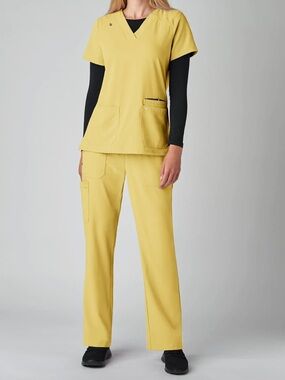 Koi Scrub Set